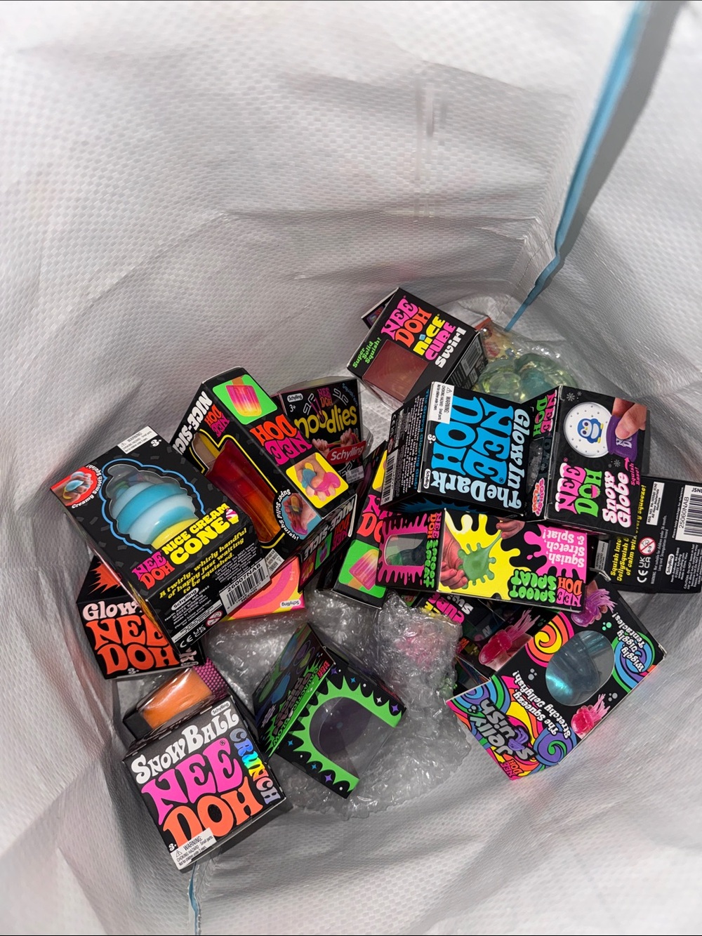 NeeDoh  3 Authentic Mystery BUNDLE!!!!!!🍥🐶🧶☃️💞💜✨💚🧊🐶🐱🪼🍰🇺🇸🤯⁉️⁉️⁉️
